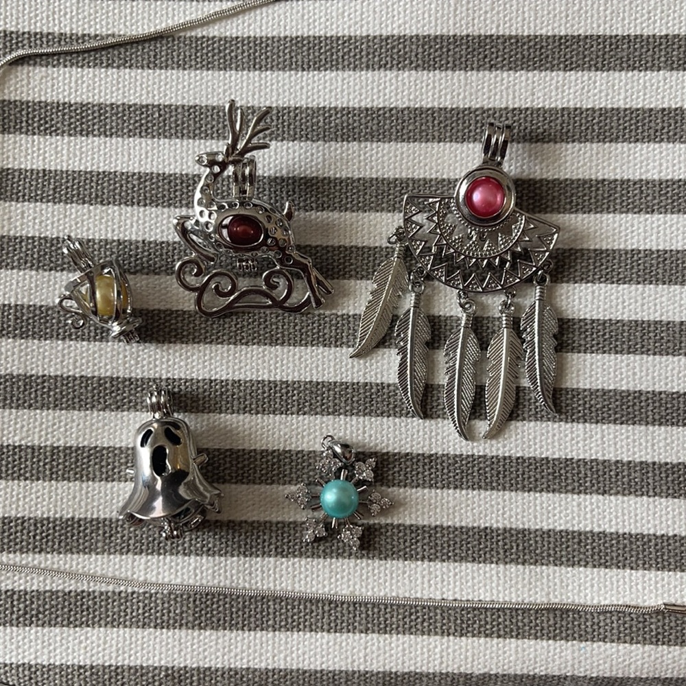 Chain With Multiple Charms. Pearls Changable - image 2